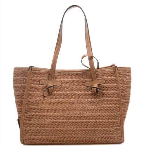 https://kimaccessori.it/borsa-a-spalla-da-donna-marcella-in-tessuto-intrecciato-con-profili-a-contrasto-caramello-gianni-chiarini-bs-6849-comm-rvmrk-caramello