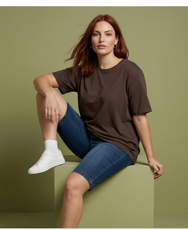 Maglia dal taglio morbido con scollo rotondo e mezze maniche