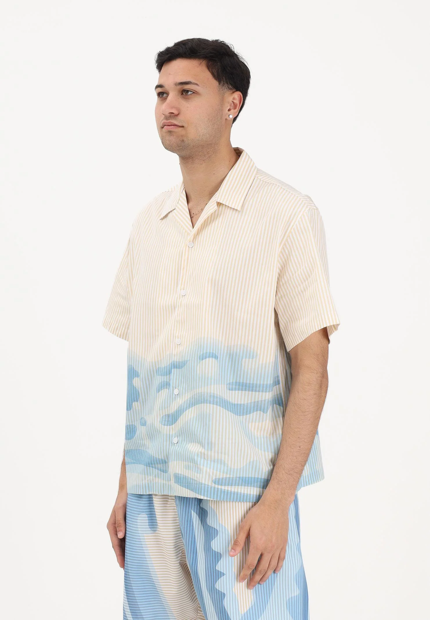 Image of LACOSTE Camicia a manica corta panna e azzurra da uomo con stampa