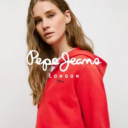 Felpa con cappuccio rossa con zip, realizzata in tessuto morbido, con cerniera frontale, cappuccio con coulisse e logo ricamato sul petto.