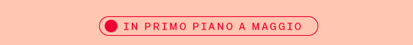 Etichetta: In primo piano ad aprile, con cerchio rosso e testo in maiuscolo. Etichetta: In primo piano ad aprile, con cerchio rosso e testo in maiuscolo.
