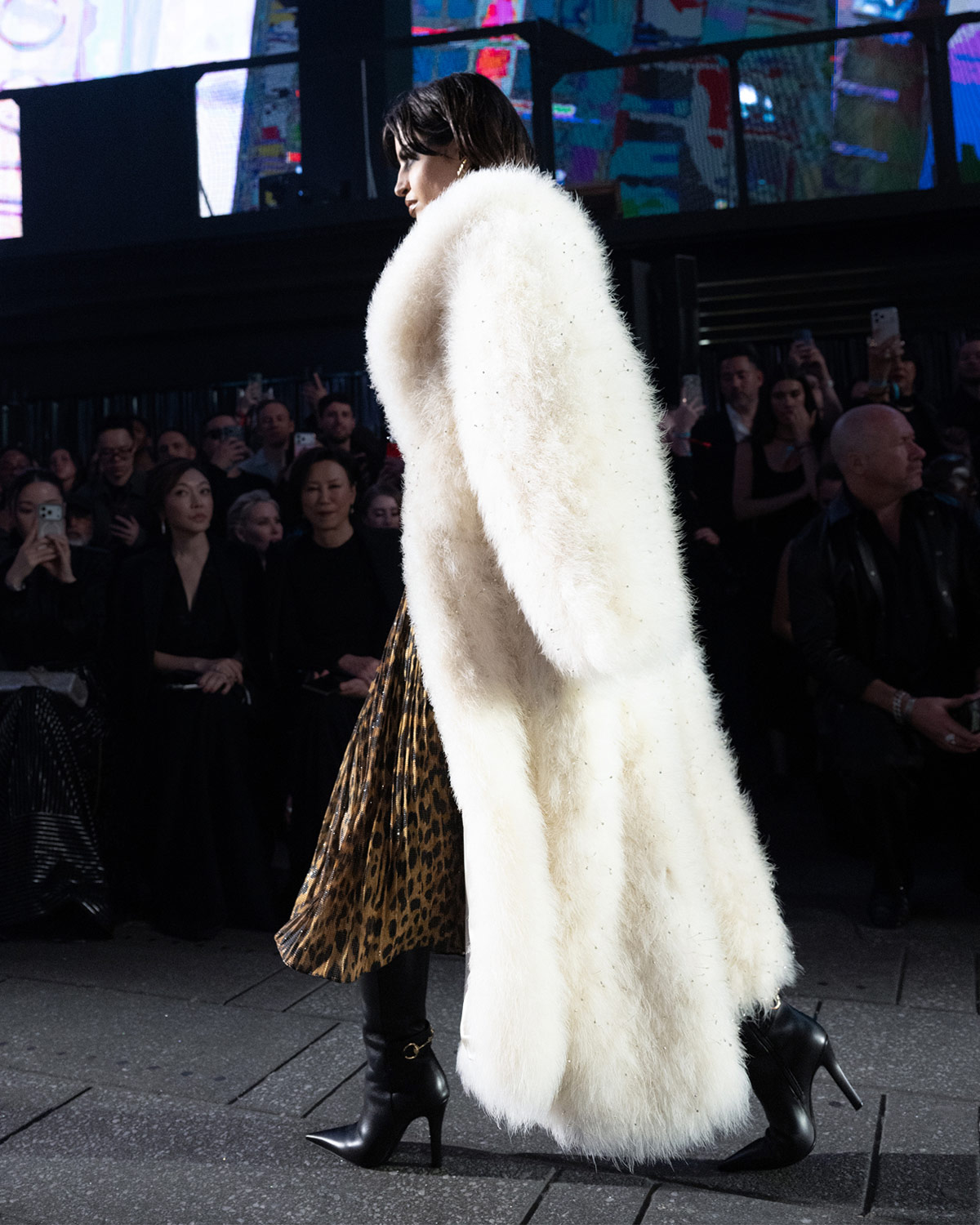 Capo di abbigliamento Scopri di più sul sito Web di Gucci 