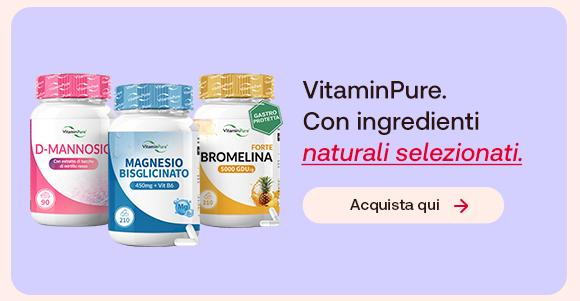 “Integratori VitaminPure (D-mannosio, magnesio bisglicinato, bromelina) su sfondo lilla. Testo: ‘VitaminPure. Con ingredienti naturali selezionati’ con pulsante ‘Acquista qui’.” “Integratori VitaminPure (D-mannosio, magnesio bisglicinato, bromelina) su sfondo lilla. Testo: ‘VitaminPure. Con ingredienti naturali selezionati’ con pulsante ‘Acquista qui’.”