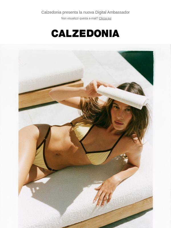 Hailey Bieber accende l'estate