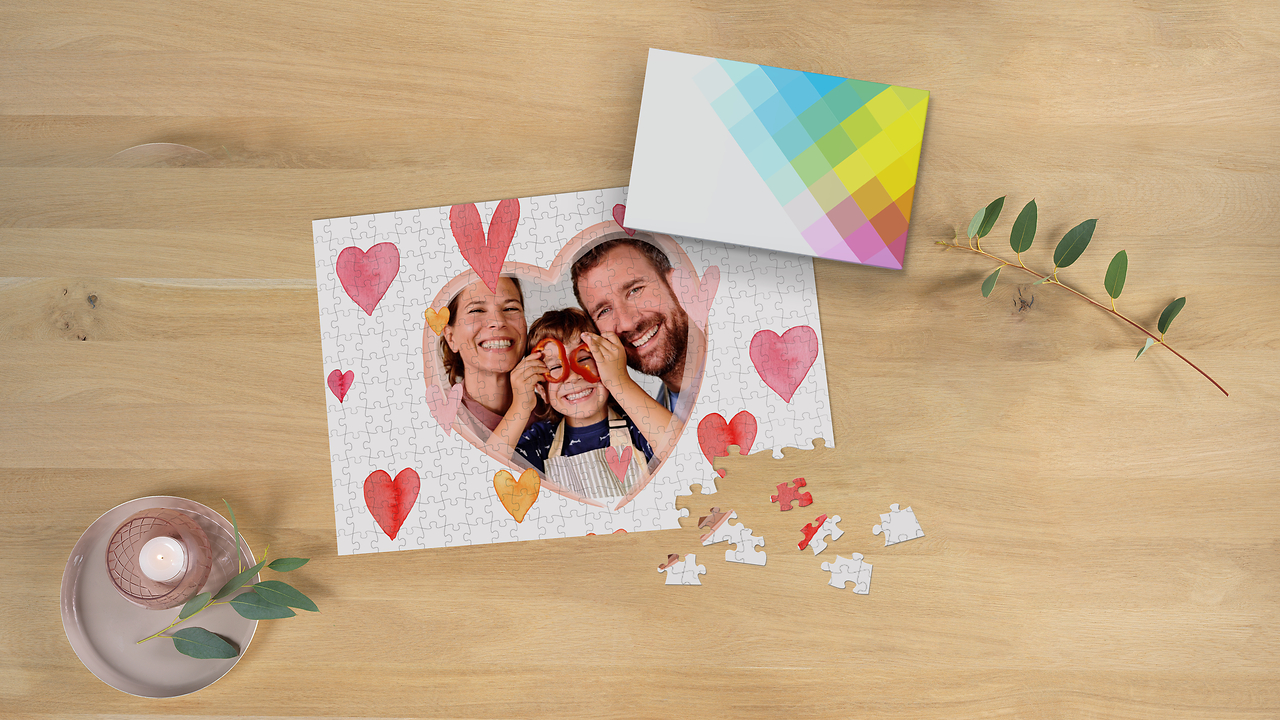 Puzzle personalizzato Pixum creato da una foto di famiglia, presentato come idea regalo originale per giocare e ricordare insieme.