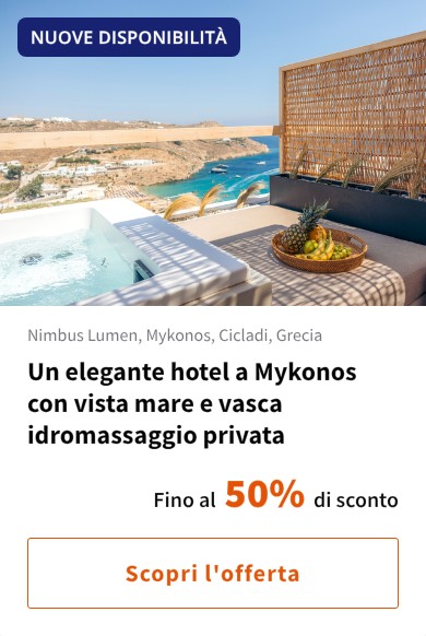 Un elegante hotel a Mykonos con vista mare e vasca idromassaggio privata
