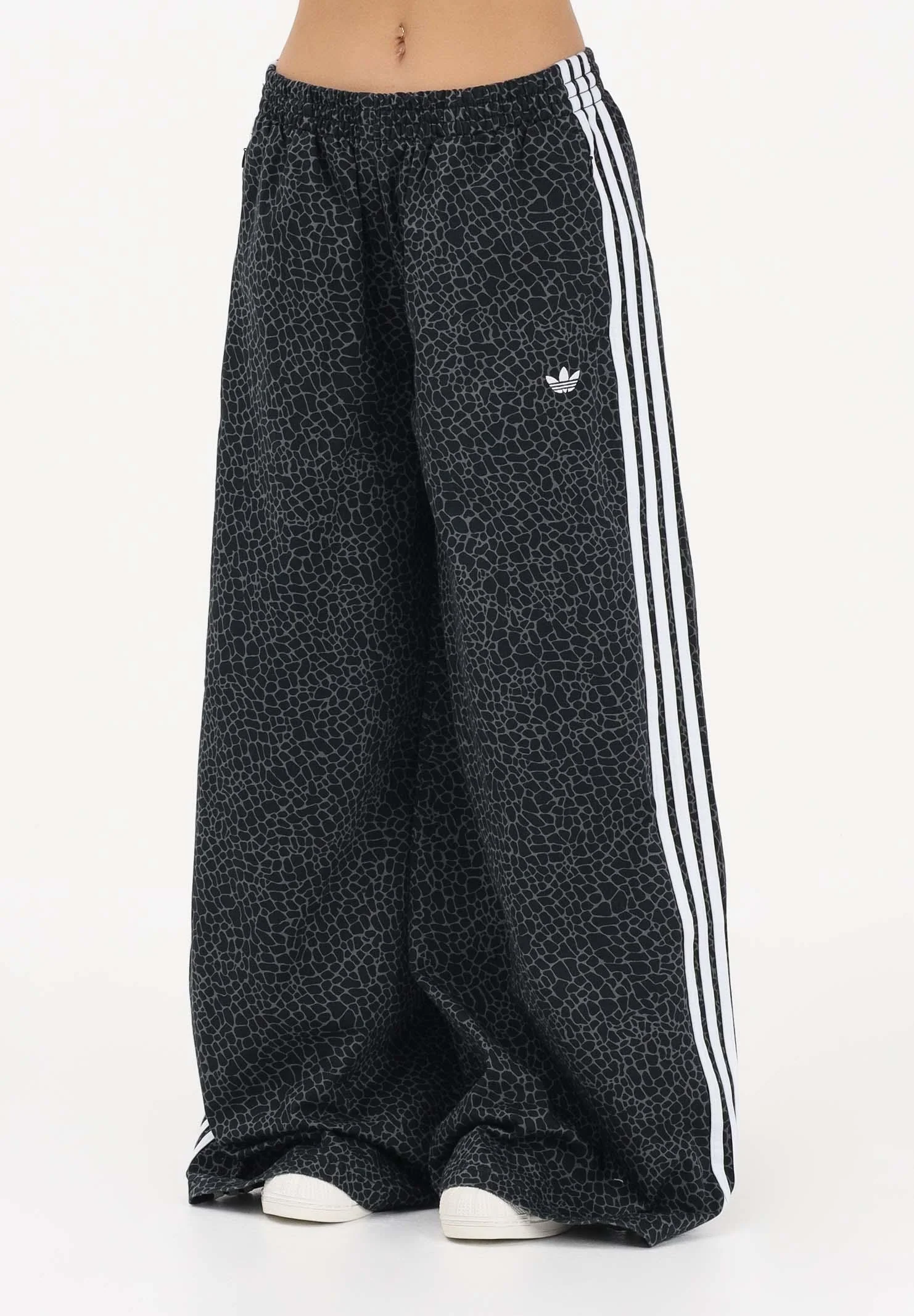 Image of ADIDAS ORIGINALS Pantalone sportivo Firebird AOP Oversized nero da donna