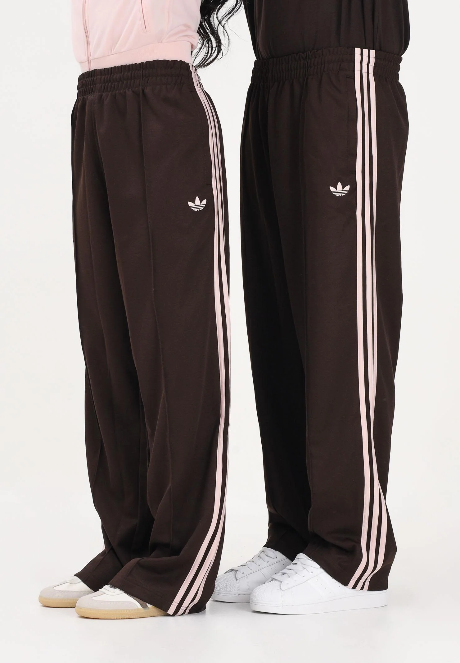 Image of ADIDAS ORIGINALS Pantalone sportivo Baggy marrone e rosa per uomo e donna