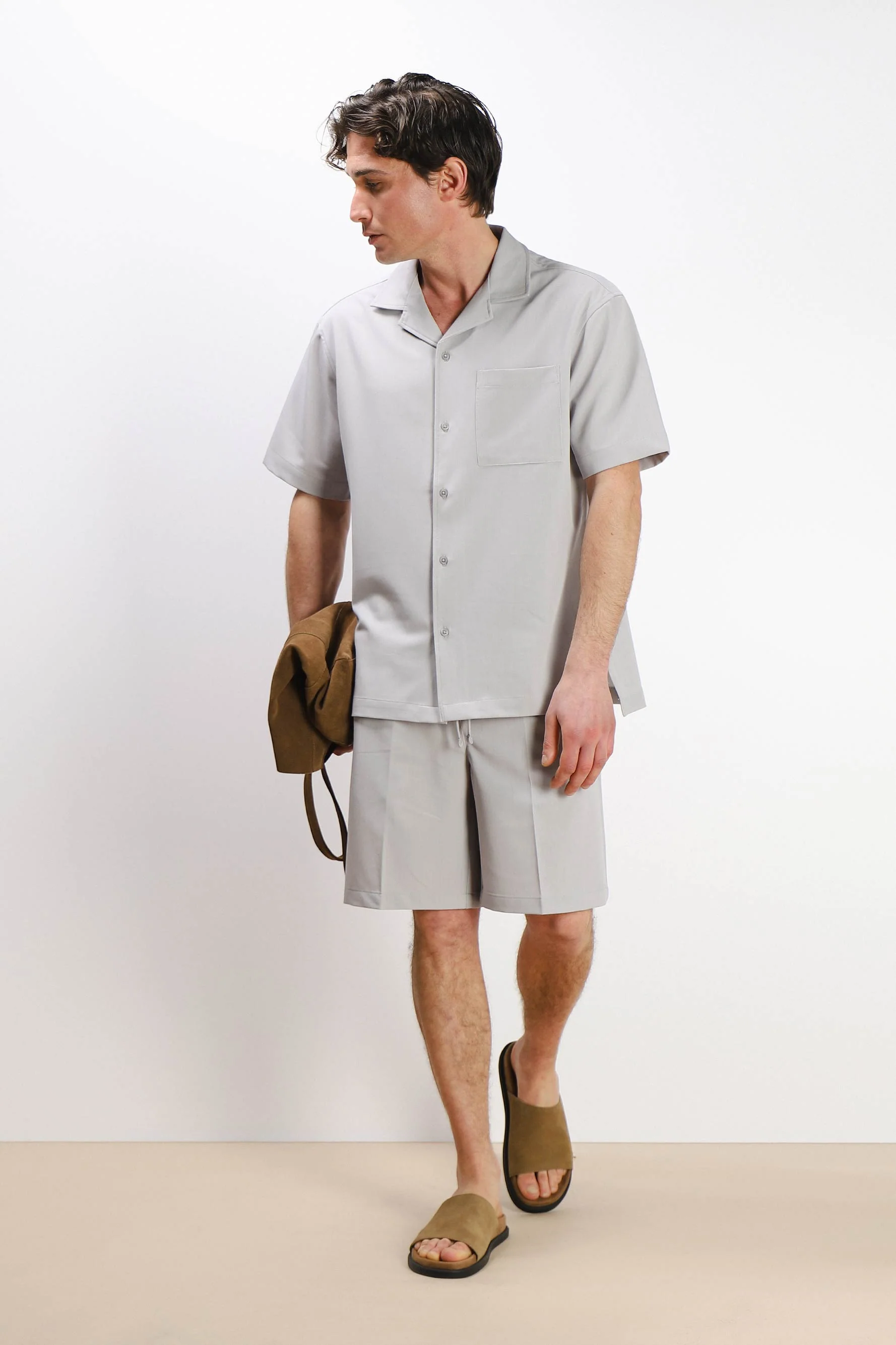 Image of BERMUDA JOGGER CON COULISSE GRIGIO GHIACCIO