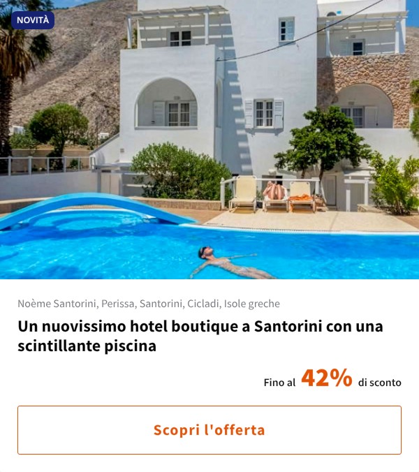 Un nuovissimo hotel boutique a Santorini con una scintillante piscina