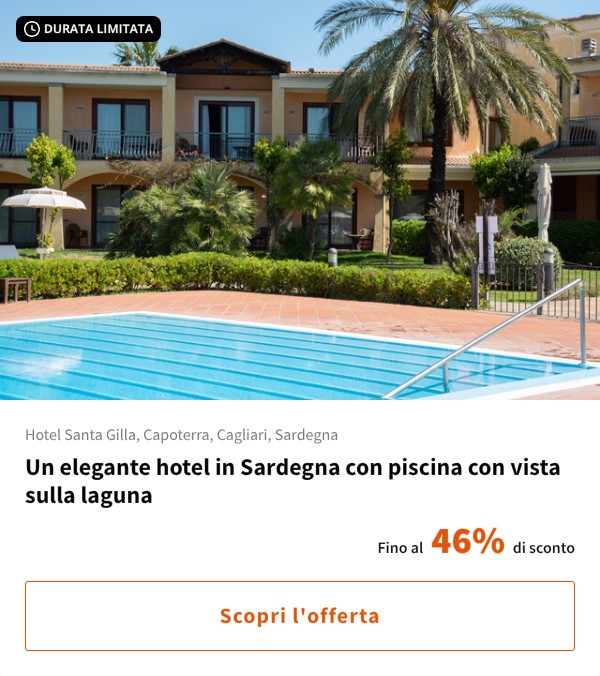 Un elegante hotel in Sardegna con piscina con vista sulla laguna