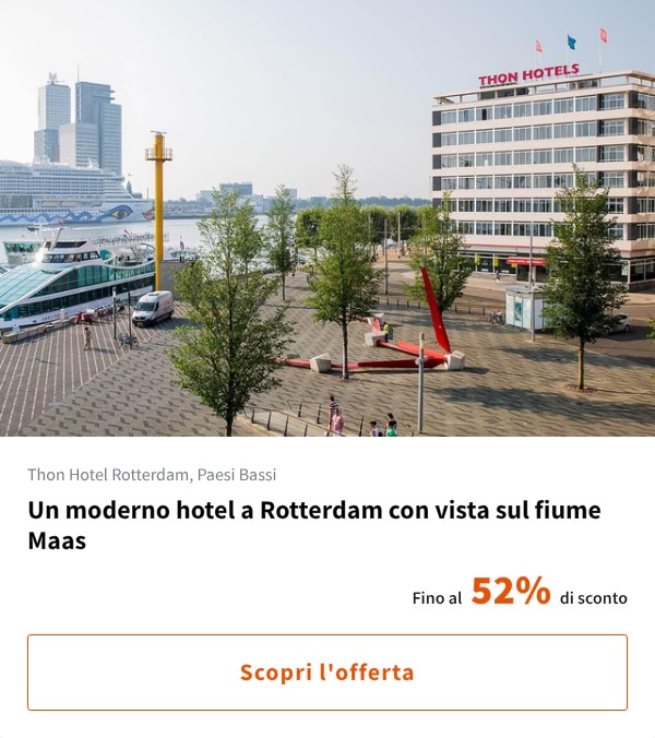 Un moderno hotel a Rotterdam con vista sul fiume Maas