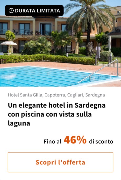 Un elegante hotel in Sardegna con piscina con vista sulla laguna