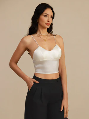 Image of 19Momme Top Corto In Seta Spalline Sottili Scollo A V Canotta Con Reggiseno Integrato