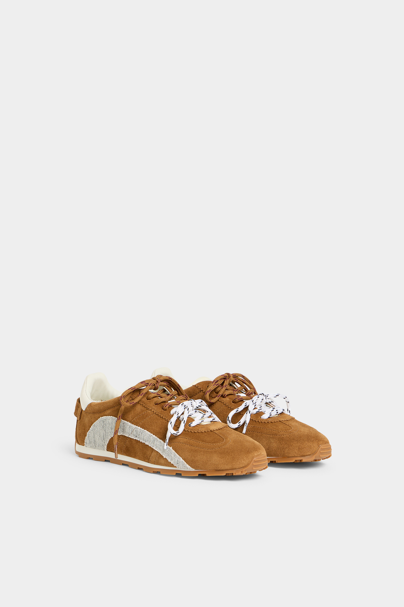 DC-642 Sneakers