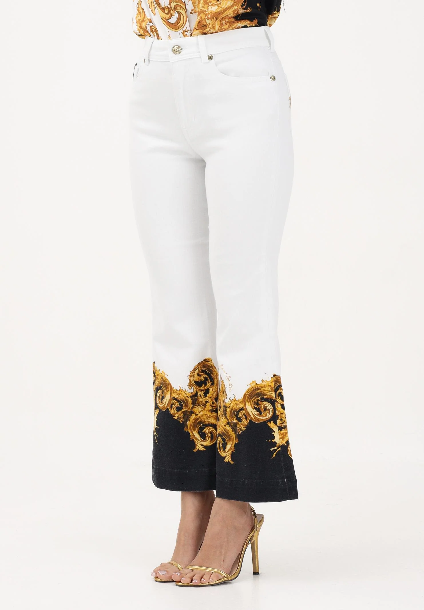 Image of VERSACE JEANS COUTURE Jeans bianco da donna con stampa
