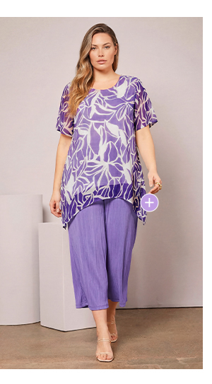 Blusa in chiffon, spacchetto sul retro, scollo a girocollo, mezze maniche