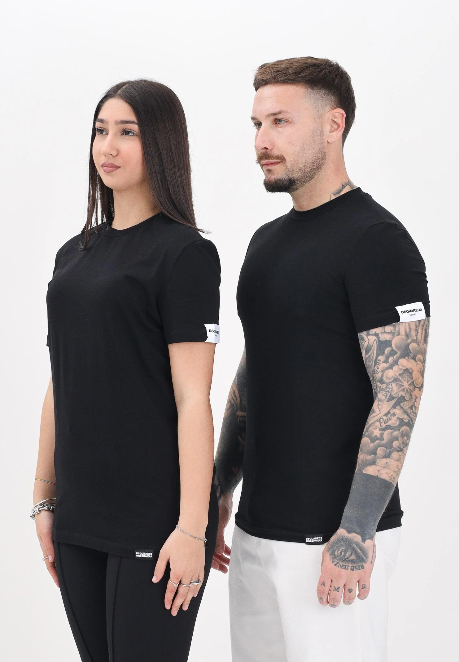 Image of DSQUARED2 T-shirt a manica corta nera per uomo e donna con patch logo
