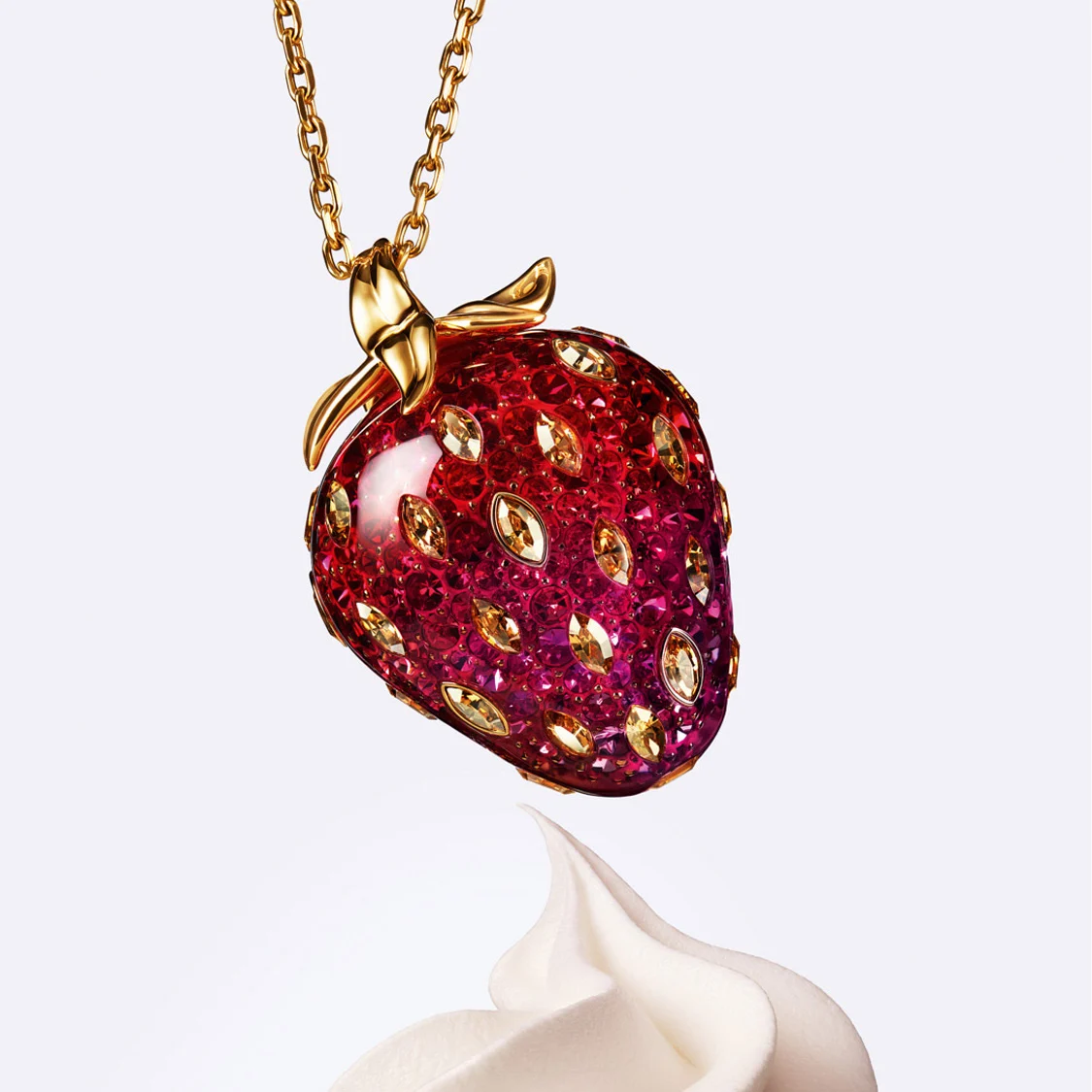 Pendente Idyllia Swarovski, Taglio misto, Fragola, Rosso, Placcato color oro