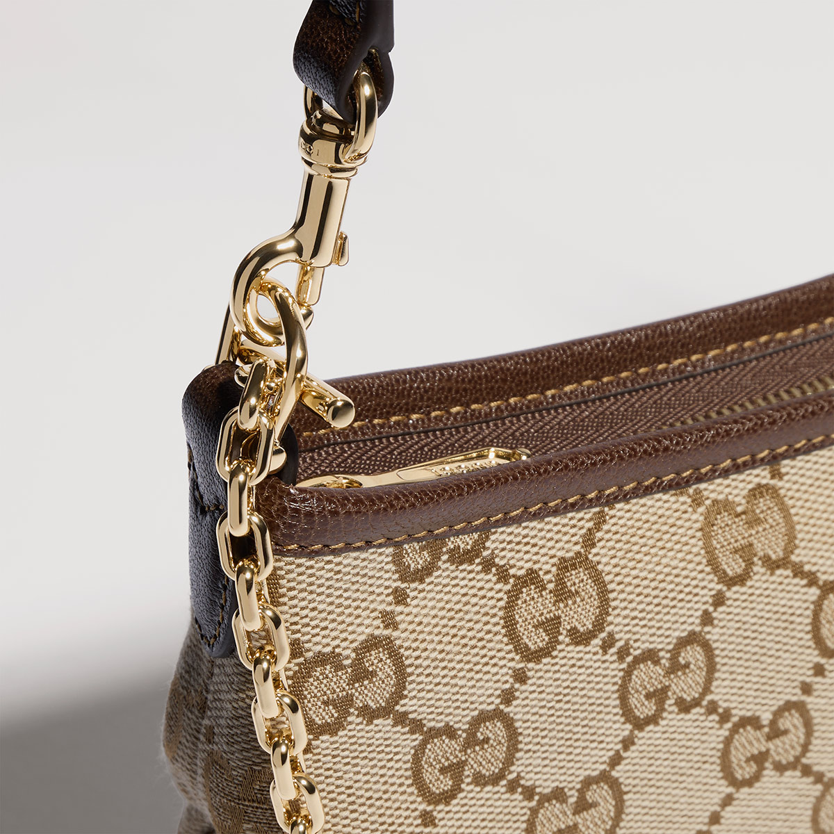 Capo di abbigliamento Scopri di più sul sito Web di Gucci 