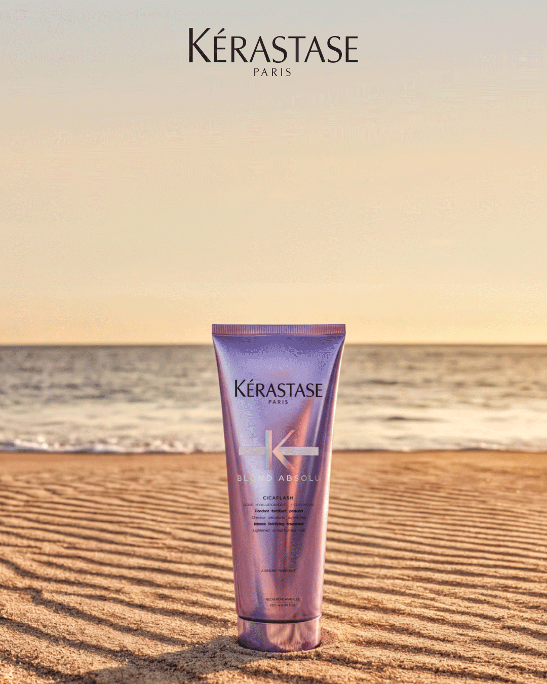 " Glaze Drops, Bain Soleil, Masque Chronologiste e Fondant Cicaflash sfilano su una spiaggia sotto il sole. "
