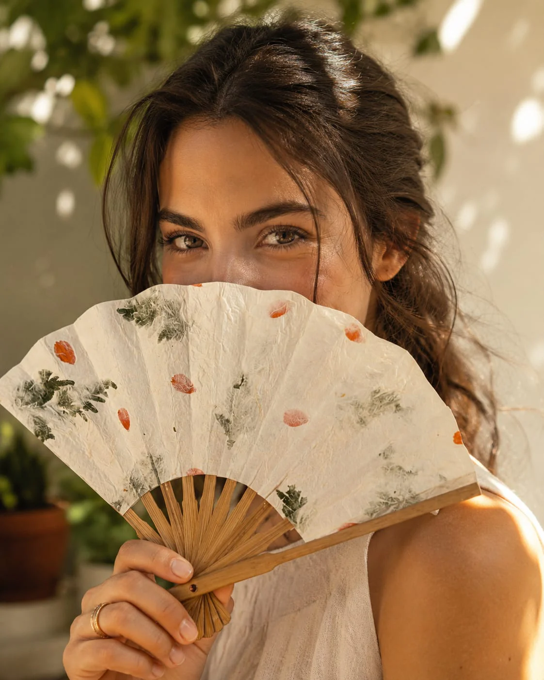 Ventaglio Sa — carta fatta a mano con fiori veri e bamboo, Laos