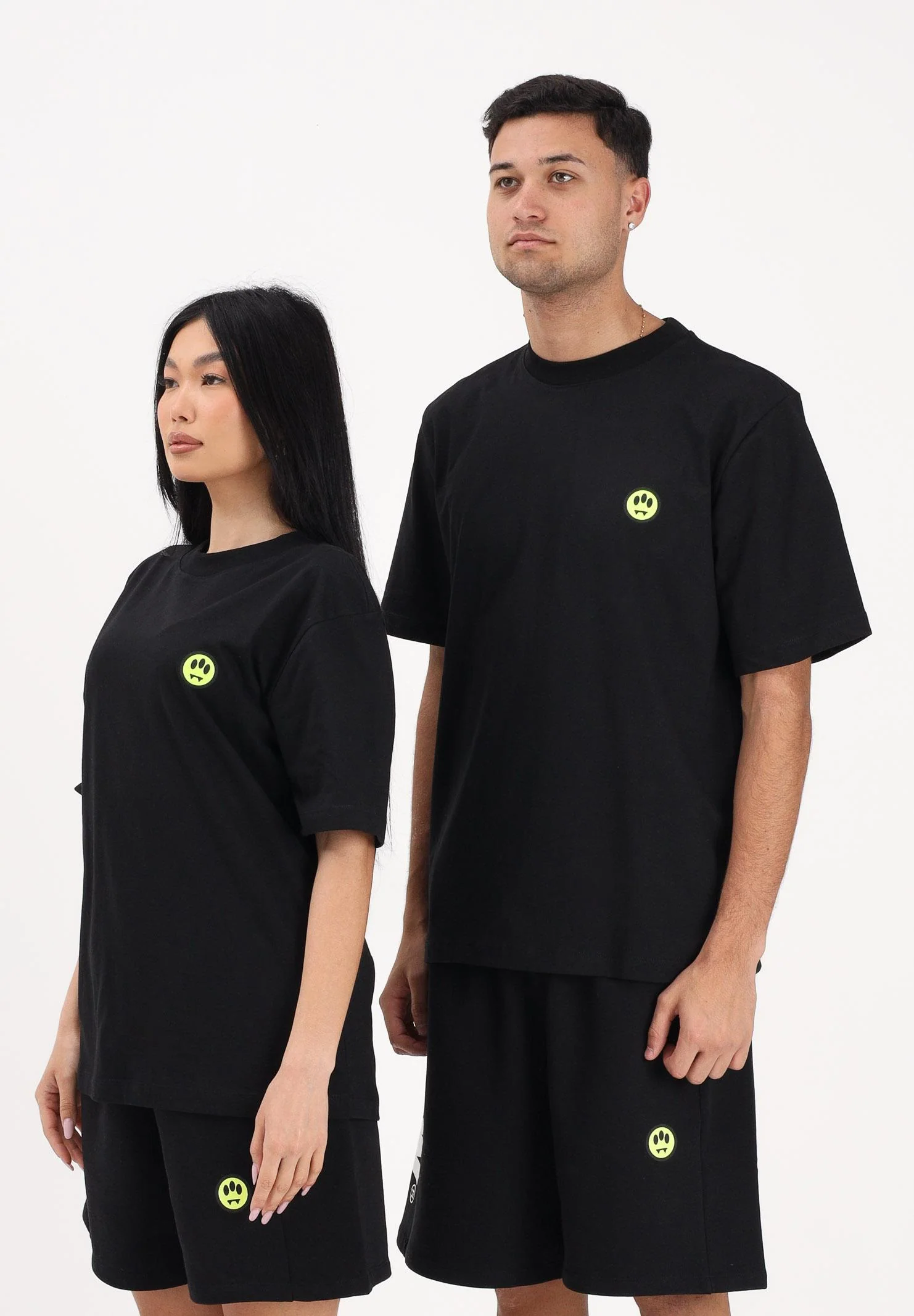 Image of BARROW T-shirt a manica corta nera per uomo e donna con stampa sul retro