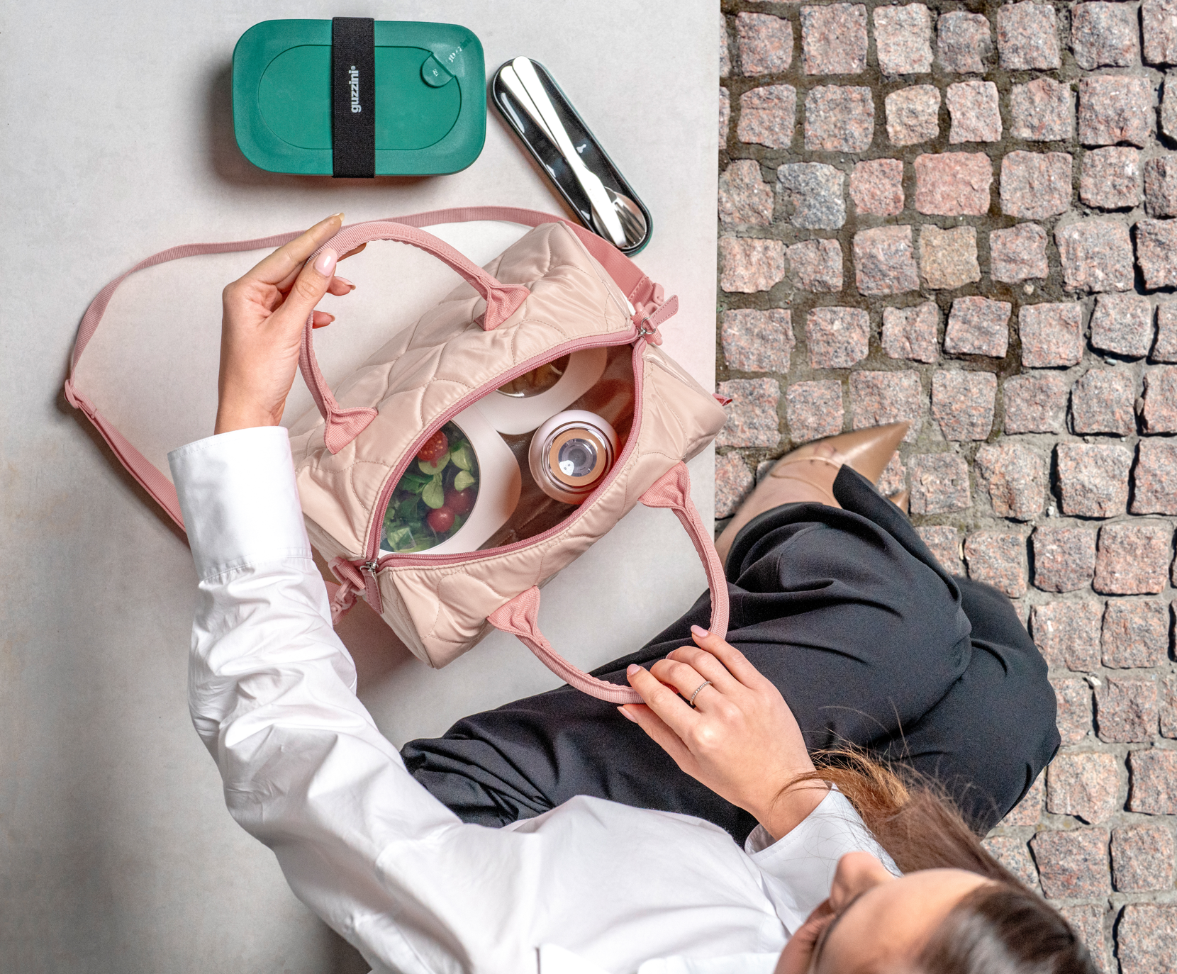 https://guzzini.com/it/products/borsa-termica-bauletto-handy-greta-on-the-go?_pos=1&_psq=greta&_ss=e&_v=1.0