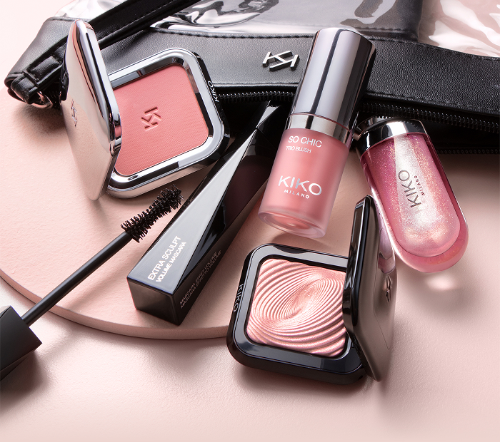 WHATS IN MY BEAUTY BAG