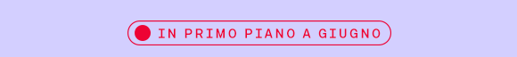 Etichetta: In primo piano a giugno, con cerchio rosso e testo in maiuscolo. Etichetta: In primo piano a giugno, con cerchio rosso e testo in maiuscolo.