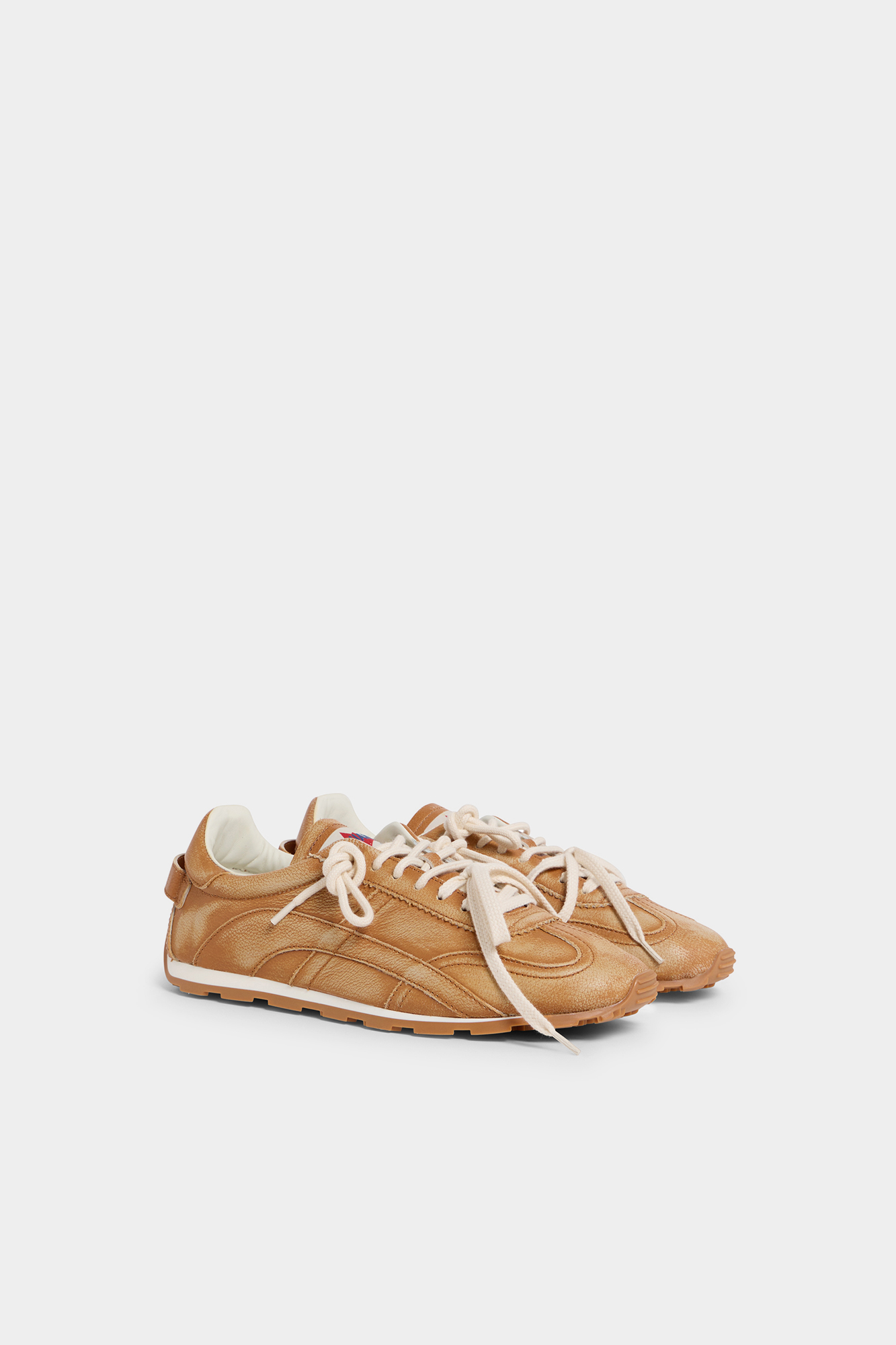 DC-642 Sneakers