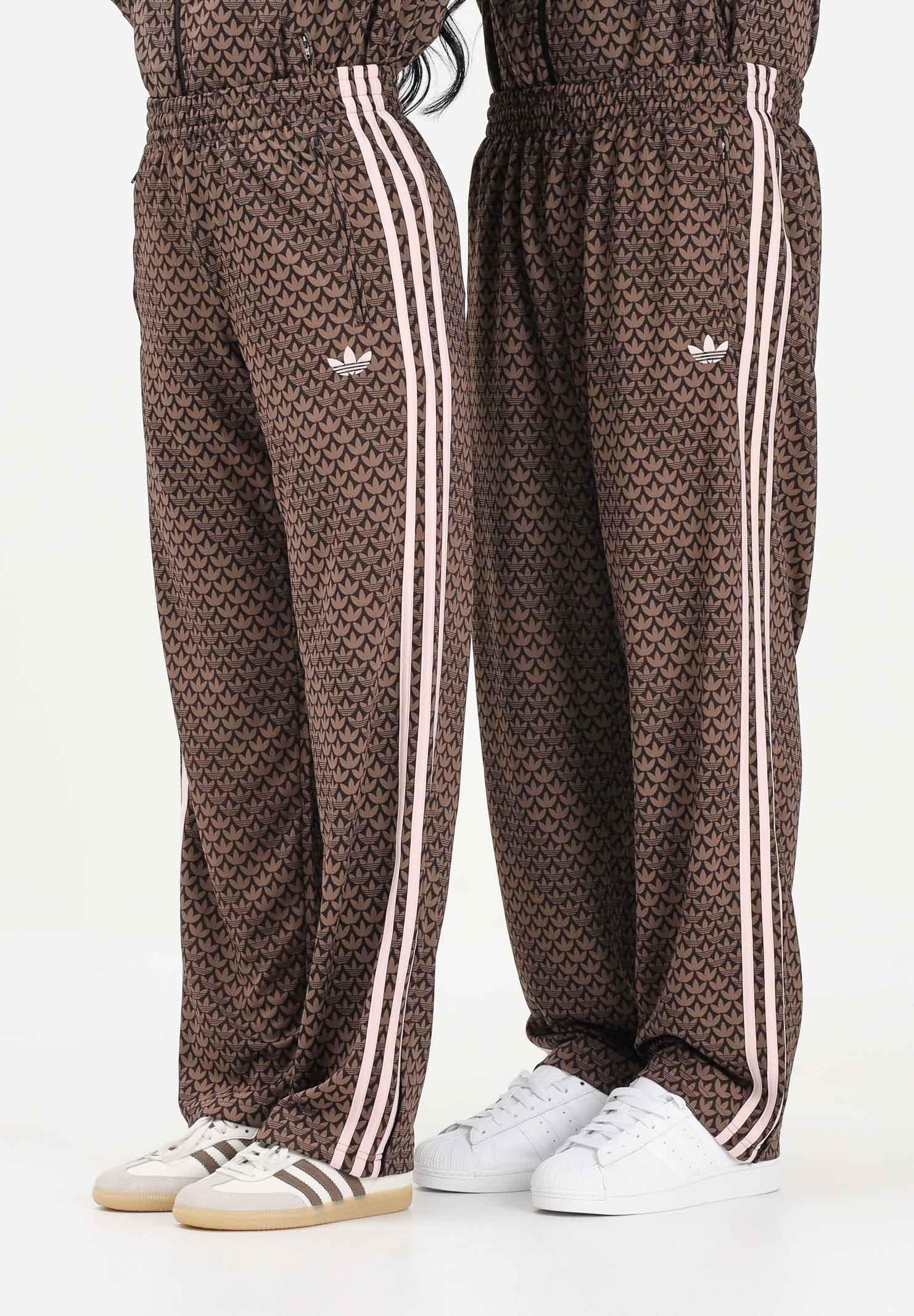 Image of ADIDAS ORIGINALS Pantalone sportivo FIREBIRD LOOSE MONOGRAM marrone per uomo e donna