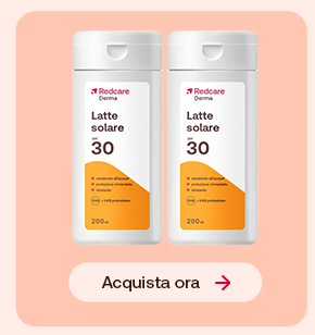 “Due confezioni di latte solare Redcare Derma SPF 30 su sfondo rosa con pulsante ‘Acquista ora’.” “Due confezioni di latte solare Redcare Derma SPF 30 su sfondo rosa con pulsante ‘Acquista ora’.”