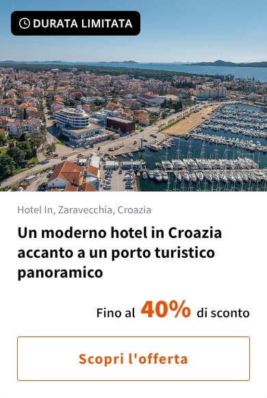 Un moderno hotel in Croazia accanto a un porto turistico panoramico