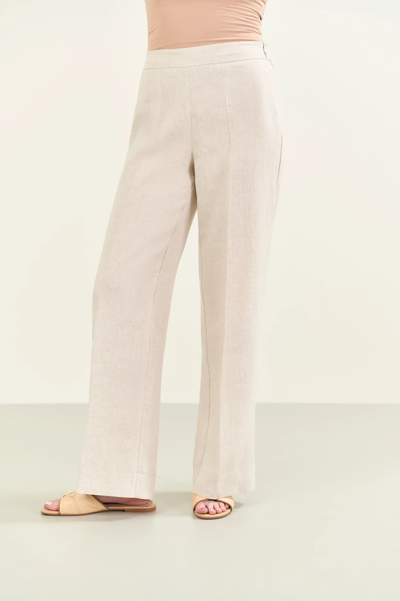 Image of Pantalone beige naturale modello palazzo lino