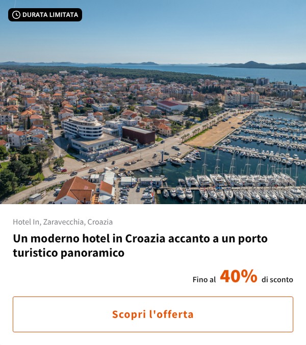 Un moderno hotel in Croazia accanto a un porto turistico panoramico