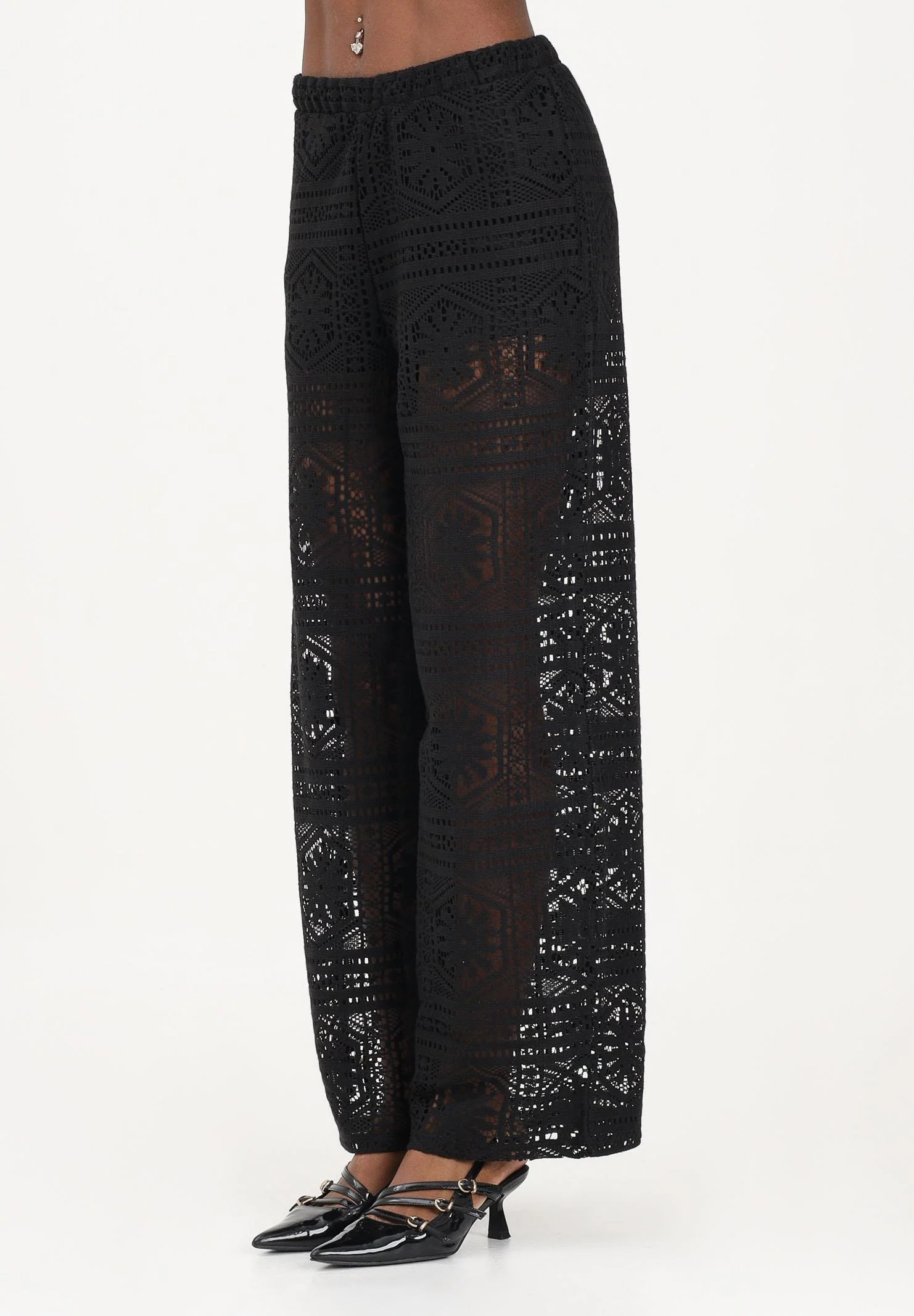 Image of ONLY Pantalone nero da donna realizzato in raffinato tessuto pizzo lavorato