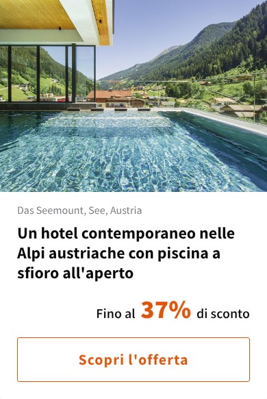 Un hotel contemporaneo nelle Alpi austriache con piscina a sfioro all'aperto