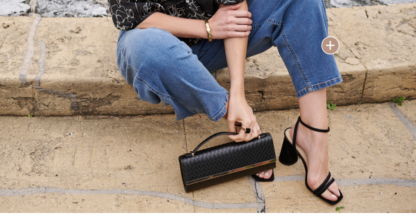 Jeans Barrel, denim stretch, taglio 5 tasche, vita elasticizzata
