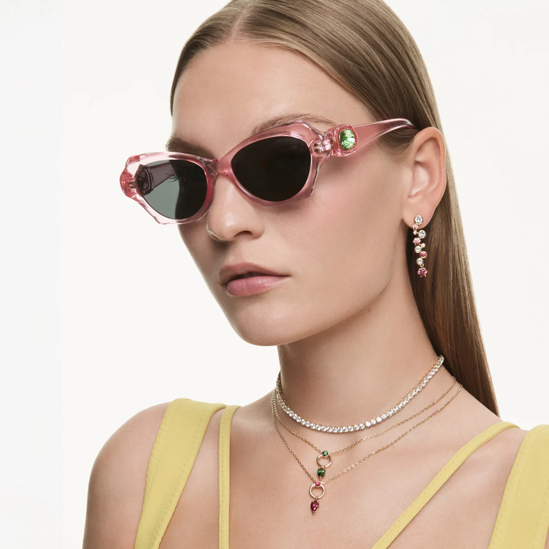 Modella con gioielli Swarovski