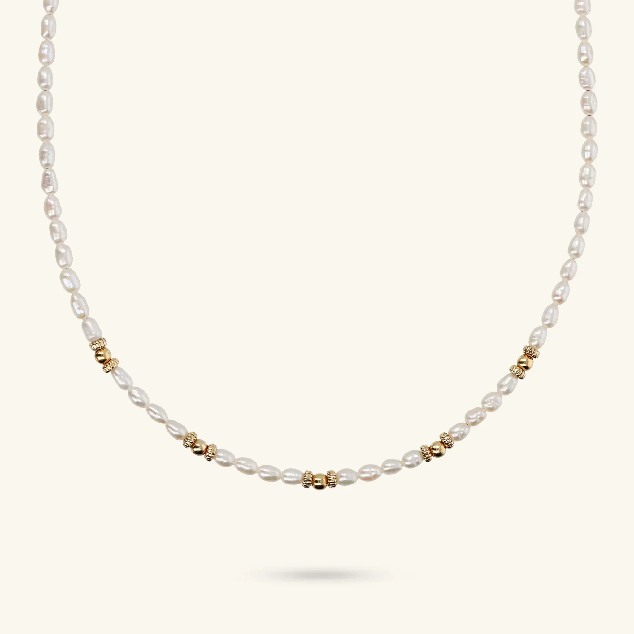 Image of Collana Girocollo con Sfere Golden e Perle a Chicco d'Acqua Dolce