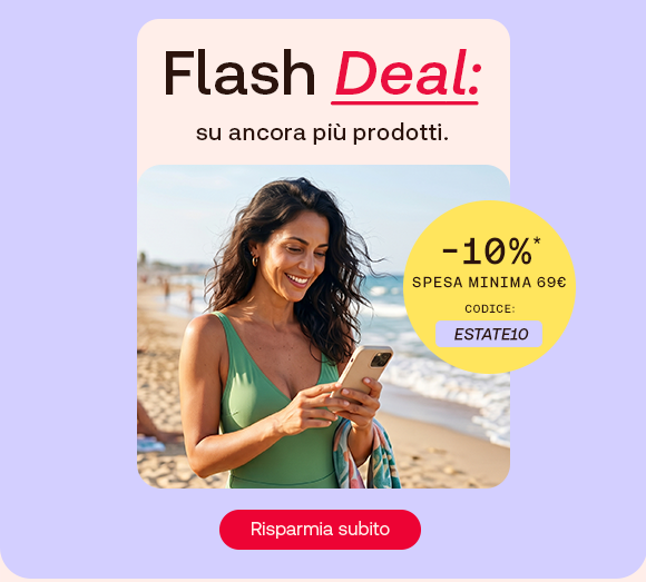 &ldquo;Banner promozionale Flash Deal con donna sorridente sulla spiaggia mentre usa lo smartphone. Testo: &lsquo;Flash Deal: su ancora pi&ugrave; prodotti&rsquo;. Offerta -10% su spesa minima 69&euro; con codice ESTATE10 e pulsante &lsquo;Risparmia subito&rsquo;.&rdquo;