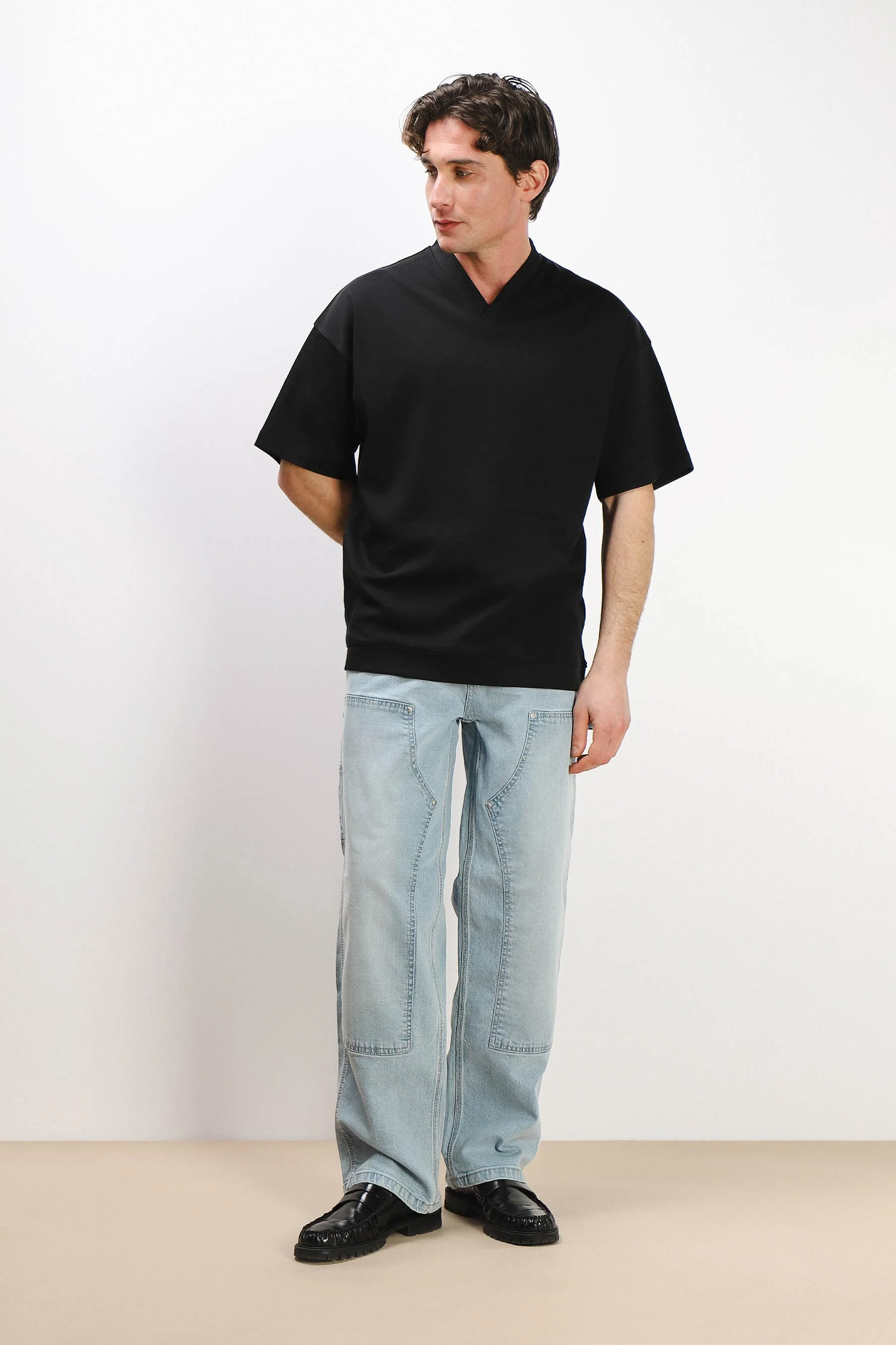 Image of T-SHIRT SCOLLO A V OVER FIT 