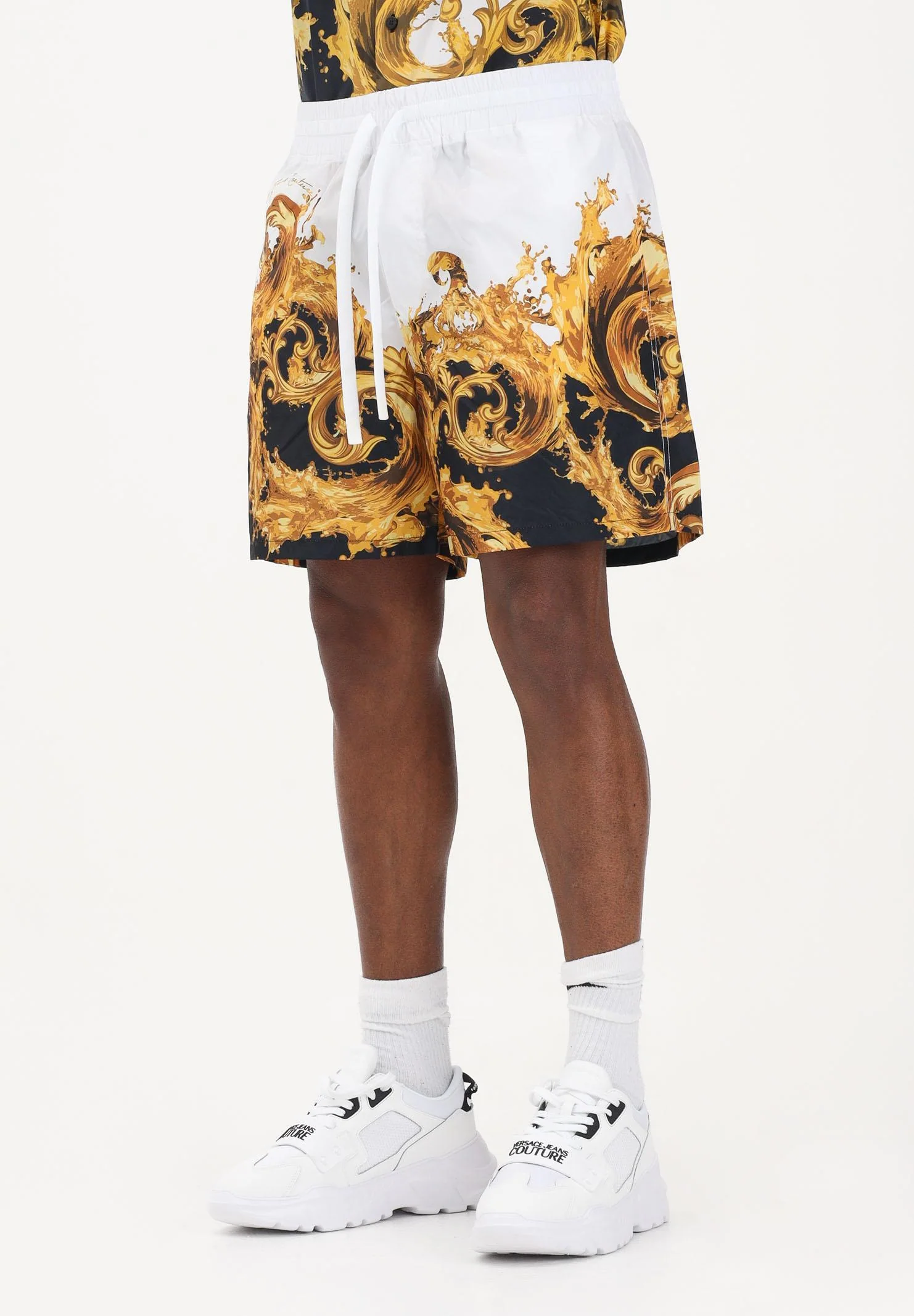 Image of VERSACE JEANS COUTURE Shorts bianco e nero da uomo con stampa Wave Couture