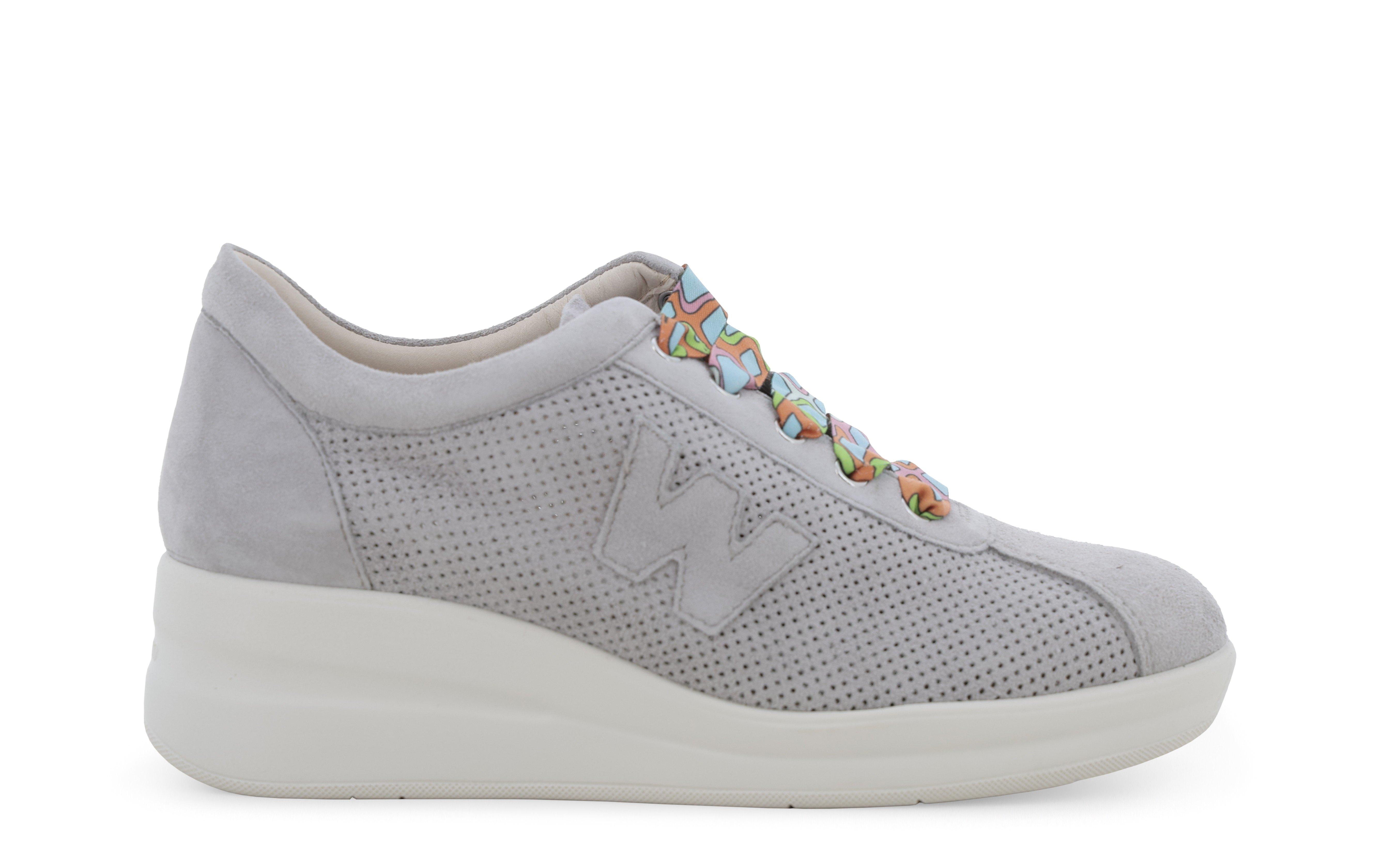 Sneaker walk in camoscio grigio jeans con lacci fantasia r20245q