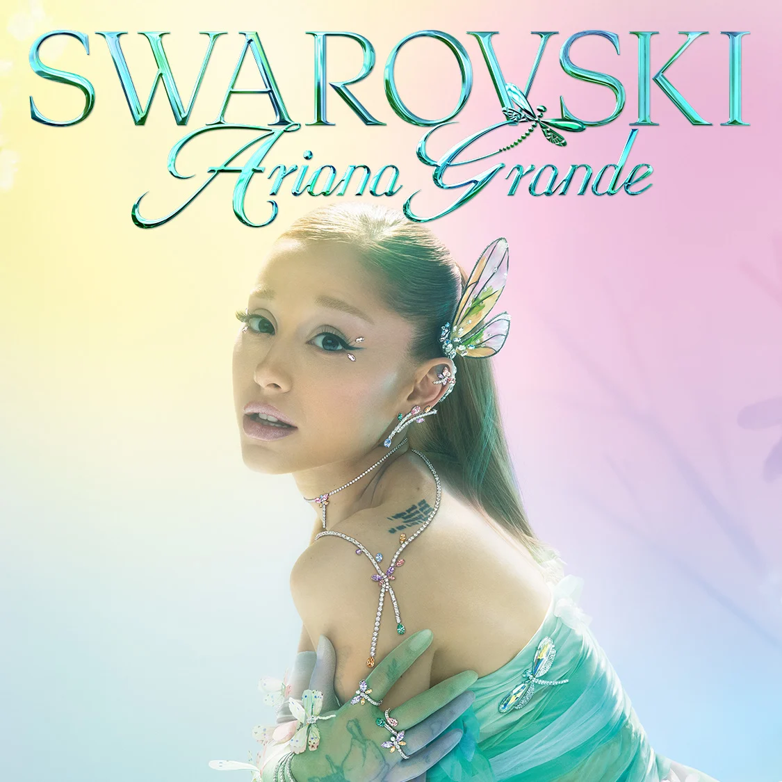 Ariana Grande indossa i gioielli della Ariana Grande x Swarovski Capsule collection