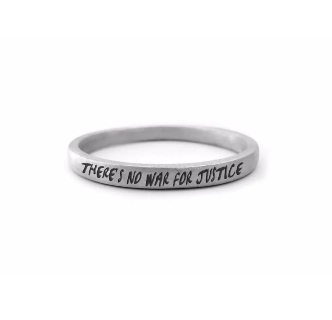 There's no war for justice bangle — alluminio da ordigni bellici, Ban Naphia, Laos