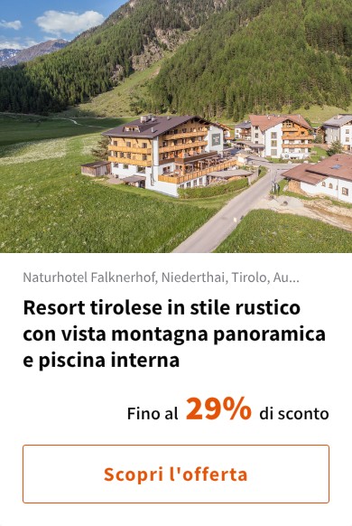 Resort tirolese in stile rustico con vista montagna panoramica e piscina interna