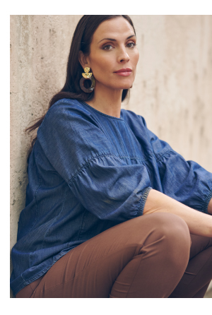 Blusa in denim, stile impero, scollo tondo, maniche crop a palloncino