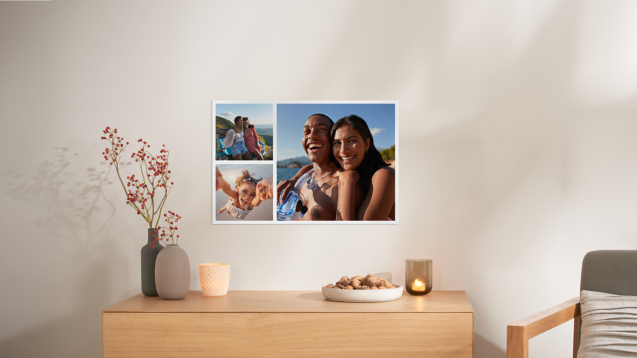 Collage con foto estive appeso al muro